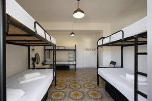 Soundproofing, free WiFi, bed sheets