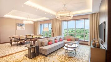 Minibar, in-room safe, individually decorated, individually furnished