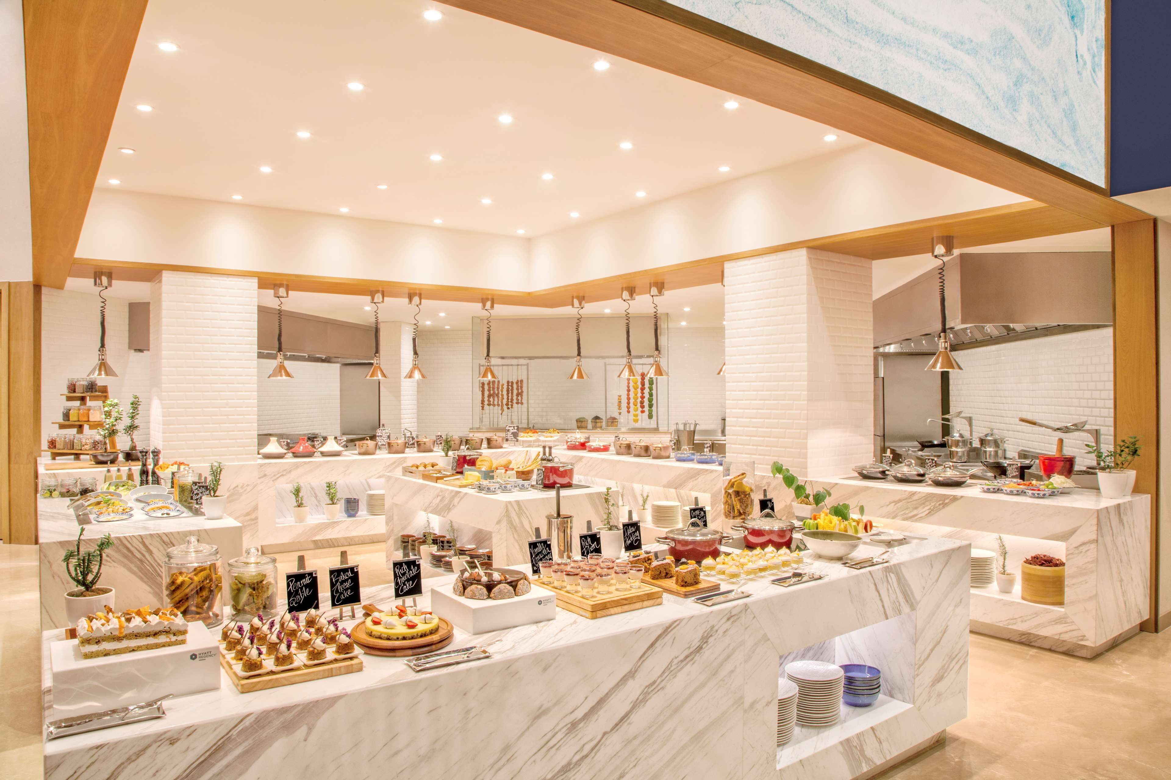 breakfast, lunch, dinner served; international cuisine