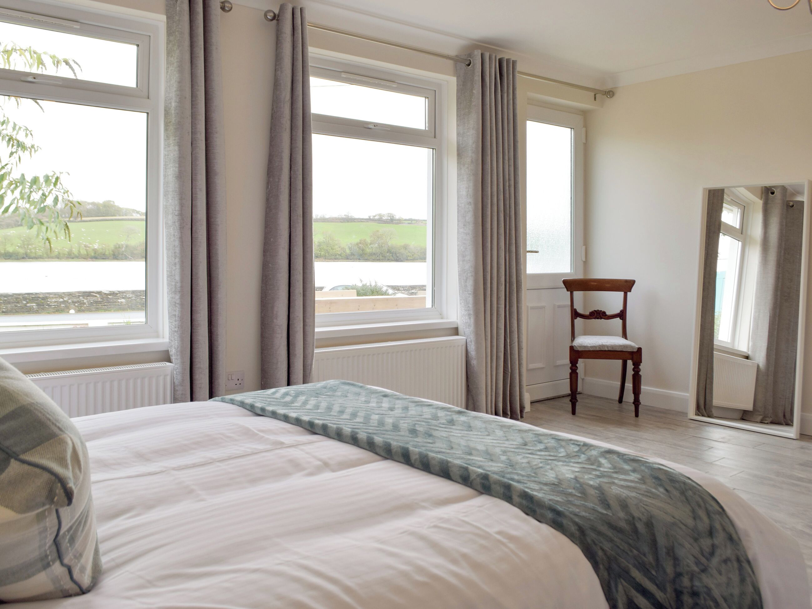 4 bedrooms, travel crib, free WiFi, bed sheets