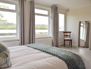 4 Schlafzimmer, Reisekinderbett, kostenloses WLAN, Bettwäsche