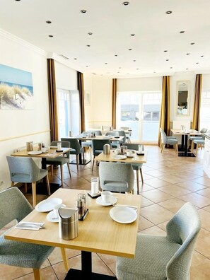 含每日吃到飽早餐