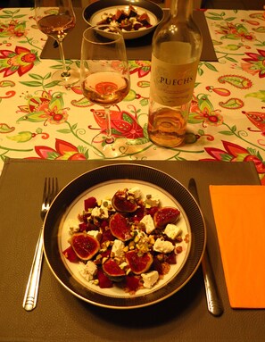 Lunch and dinner served