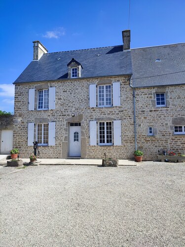House in St MARCOUF, sleeps 10Near Ste MERE EGLISE