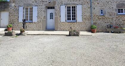 House in St MARCOUF, sleeps 10Near Ste MERE EGLISE