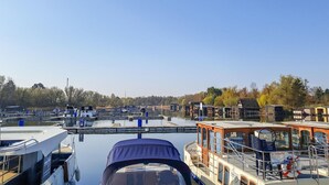 A marina with boats docked, a bridge, and buildings along the water. - 1 bedroom nice apartment in Rechlin (Rechlin)