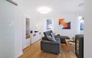 TV, fireplace, stereo