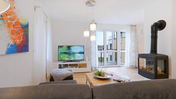 TV, fireplace, stereo