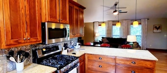 Home 3 Minutes from Fairfield Bay Marina and UTV Trails