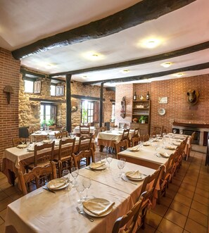 Desayuno continental (EUR 7 por persona)
