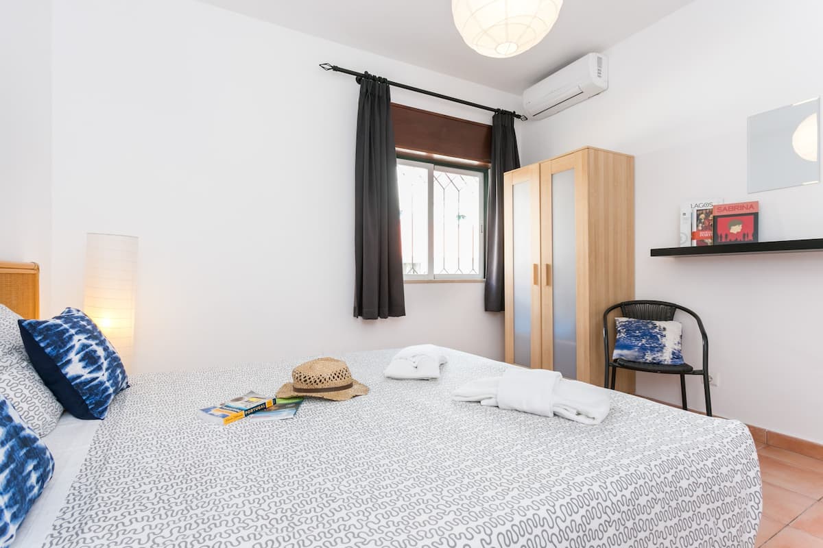 Economy Room (1 Praia D. Ana) | 1 bedroom, in-room safe, blackout drapes, free WiFi