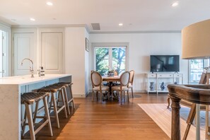 Dining - 1019 Bishop Arts Townhouse: Sleeps Up to 8 People! (Dallas)