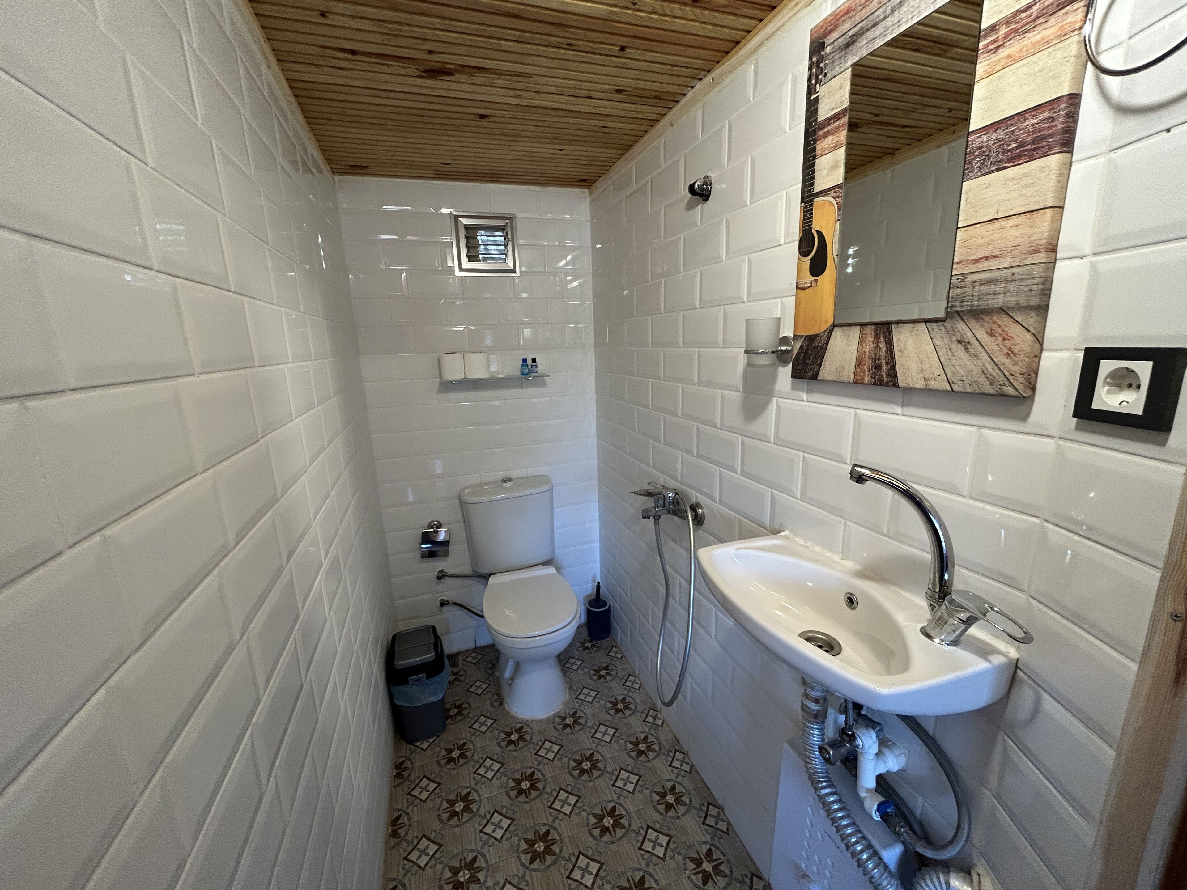 Comfort Tree House | Bathroom | Shower, hair dryer, bathrobes, slippers