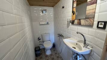 Comfort Tree House | Bathroom | Shower, hair dryer, bathrobes, slippers