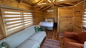Ropa de cama de alta calidad y escritorio
