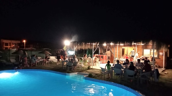 2 outdoor pools