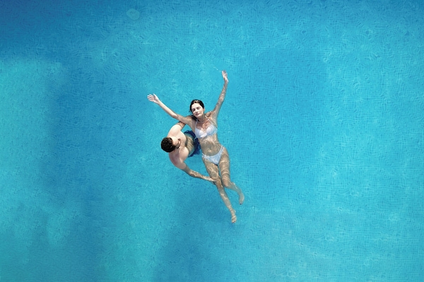 2 outdoor pools
