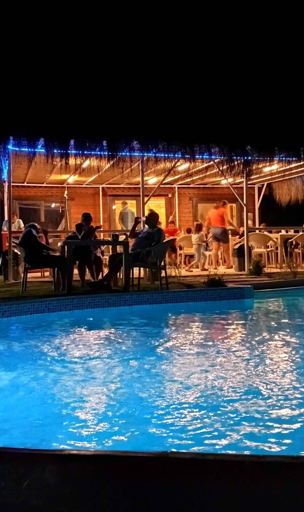 2 outdoor pools