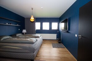 Villa, 6 Bedrooms | 6 bedrooms, desk, free WiFi, bed sheets - Seaside Villa - 6 bedrooms (Garðabær)