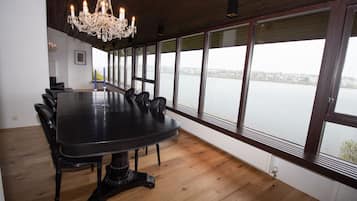 Villa, 6 Bedrooms | In-room dining
