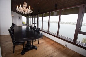 Villa, 6 Bedrooms | In-room dining