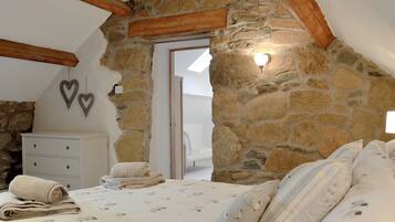 3 bedrooms, free WiFi, bed sheets