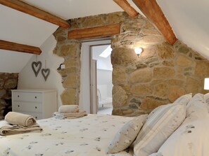 3 bedrooms, free WiFi, bed sheets - 3 bedroom accommodation in Trefriw, near Llanrwst (Trefriw, near Llanrwst)