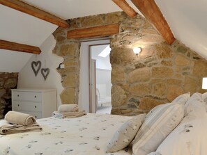 3 室のベッドルーム、WiFi (無料)、ベッドシーツ