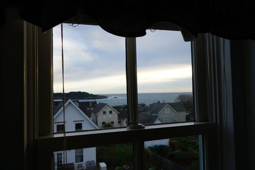 Mendocino Village Water Tower - Ocean & Garden Views