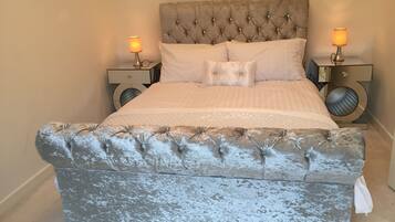 House | 5 bedrooms, iron/ironing board, free WiFi, bed sheets