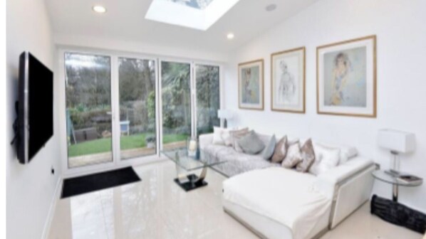 House | Living area | Flat-screen TV - Exclusive Weybridge Home (Weybridge)