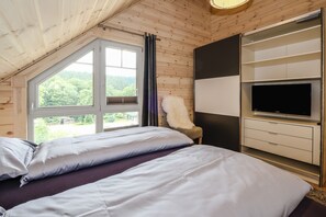 House | 2 bedrooms, soundproofing, free WiFi