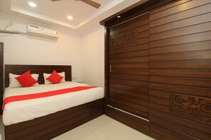 Basic Double Room | Free WiFi - OYO 37499 Saba Service Apartments (Hyderabad)
