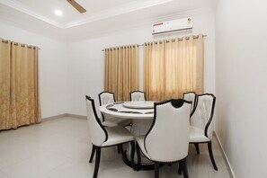 In-room dining - OYO 37499 Saba Service Apartments (Hyderabad)