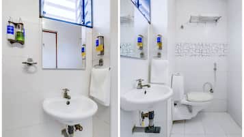 Standard Double Room | Bathroom | Shower