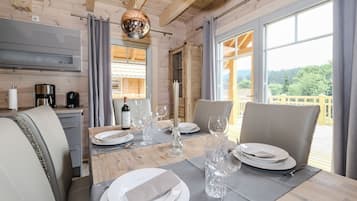 Ferienhaus | Essbereich im Zimmer