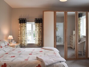3 bedrooms, free WiFi, bed sheets