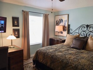 2 habitaciones, caja de seguridad en la habitación y escritorio 