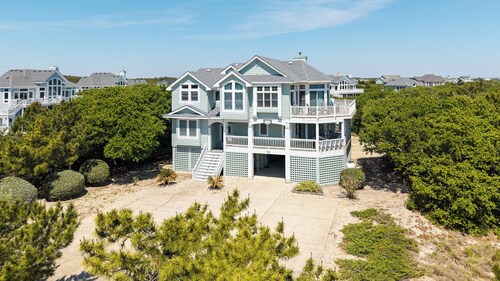 Pet Friendly, Private Pool and Hot Tub, Steps to the Beach!