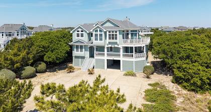 Pet Friendly, Private Pool and Hot Tub, Steps to the Beach!