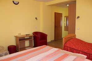 Kolmen hengen huone | Äänieristys, ilmainen Wi-Fi, vuodevaatteet