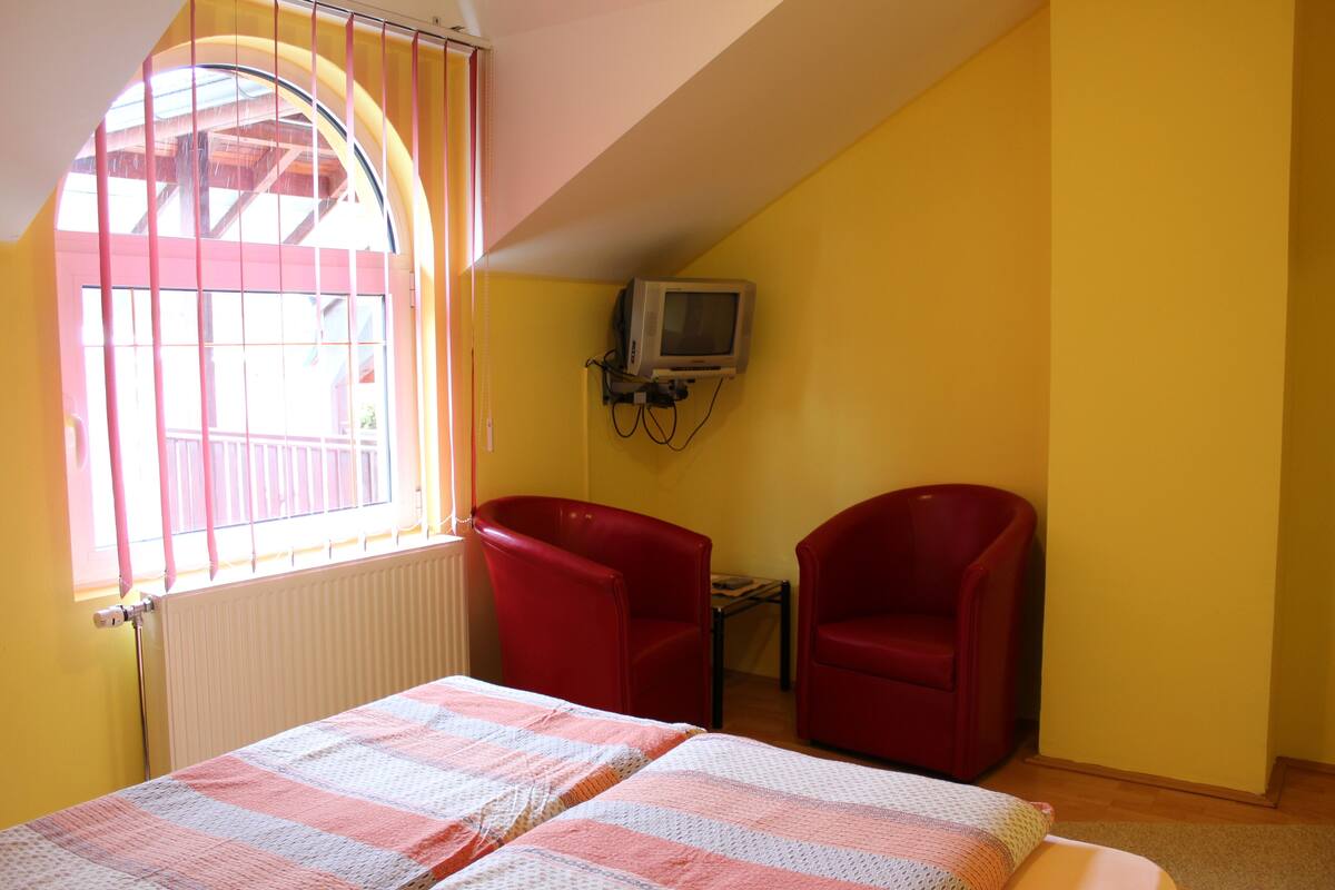 Twin Room | Soundproofing, WiFi (free), bed sheets