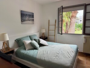 5 bedrooms, desk, iron/ironing board, travel crib - Villa*** for 14, with swimming pool and garden, 8 minutes walk from the beach (Saint-Cyprien)