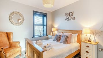 5 bedrooms, free WiFi, bed sheets