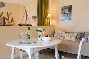In-room dining - Avra Apartments (Apokoronas)