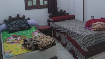 Apartemen, 2 kamar tidur, patio | Tirai kedap cahaya dan Wi-Fi gratis