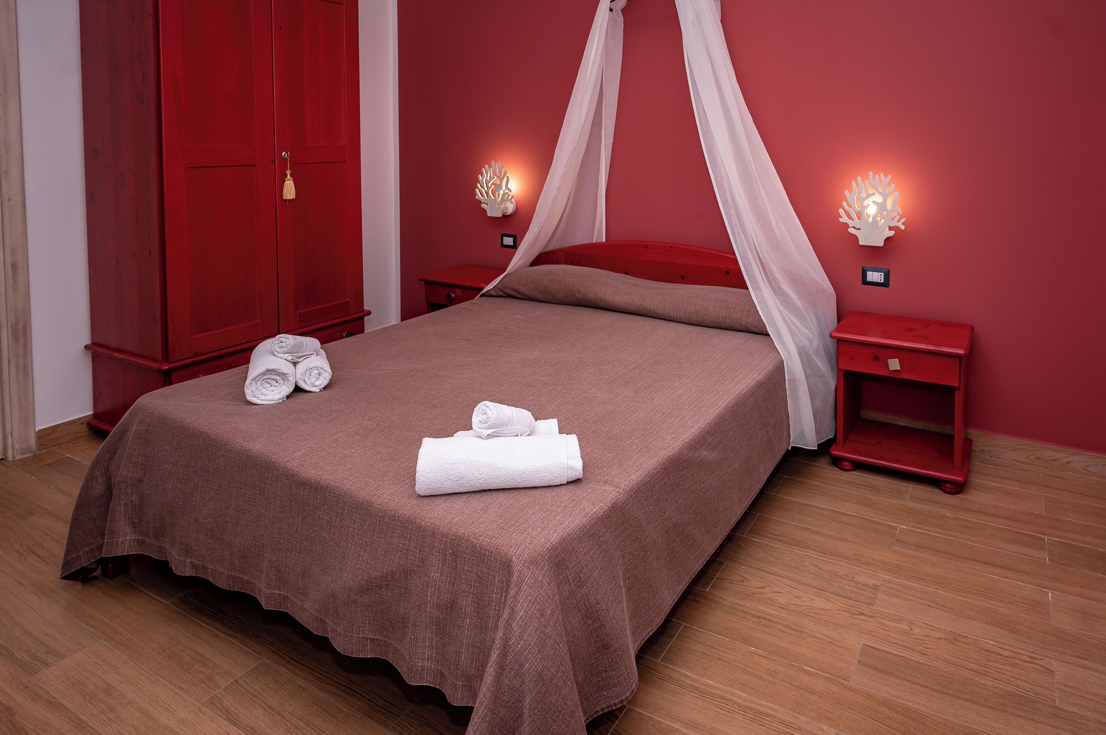 Standard-huone | Allergiatestatut vuodevaatteet, tallelokero huoneessa