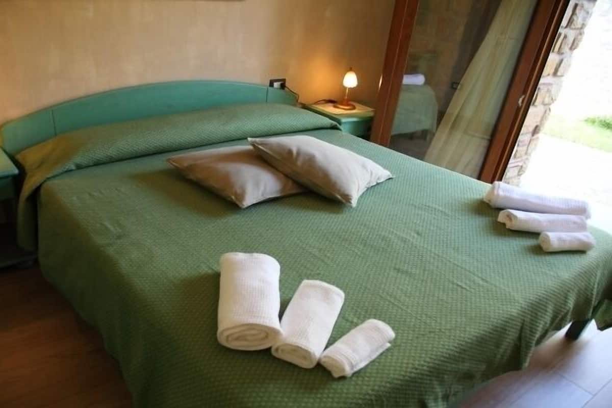 Standard Double Room (afr) | In-room safe, desk, blackout drapes, soundproofing