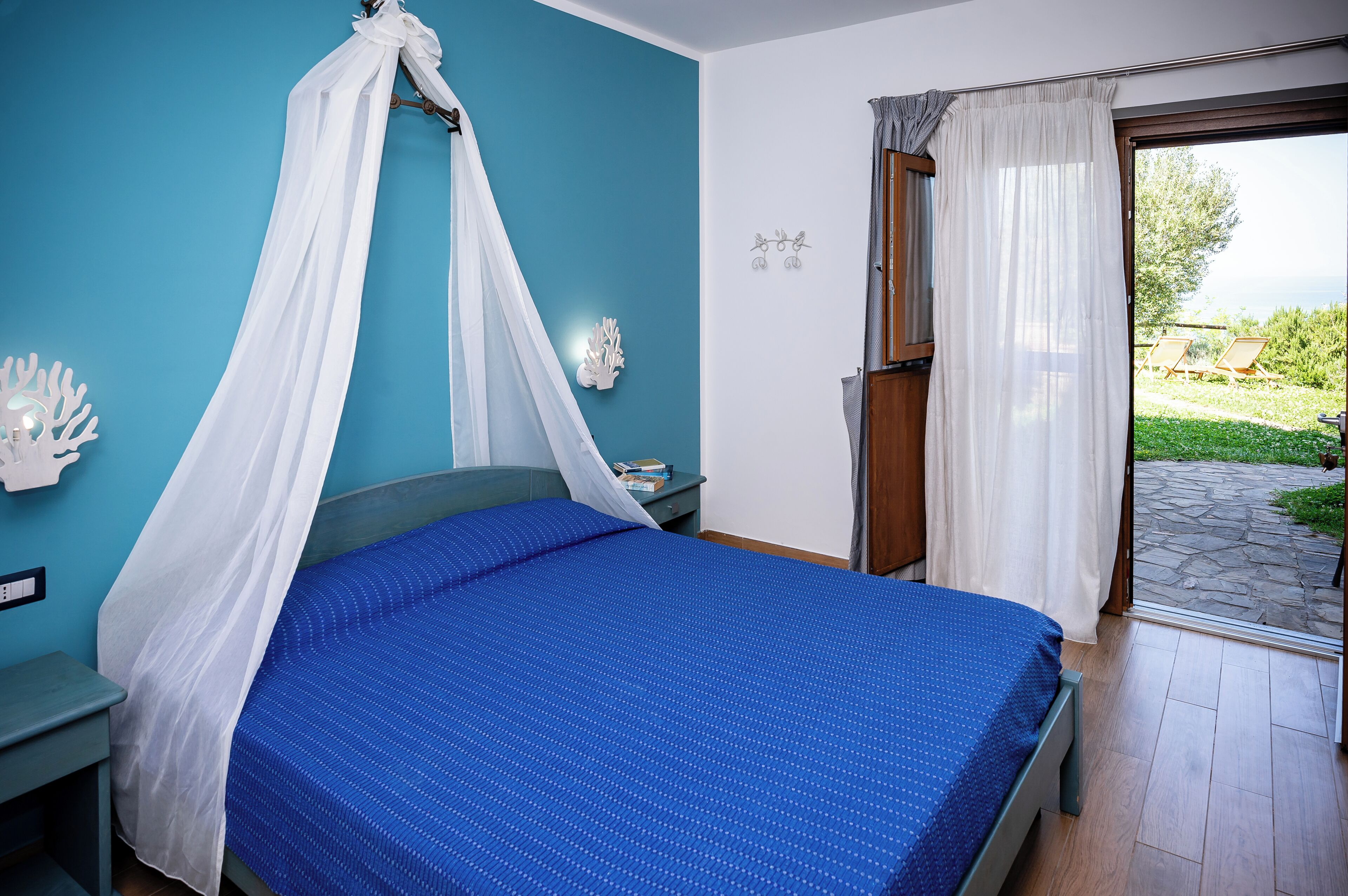 Basic Room | Hypo-allergenic bedding, in-room safe, individually decorated