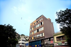 Front of property - Charyana Hotel Ac Dormitory - Hostel (Ahmedabad)